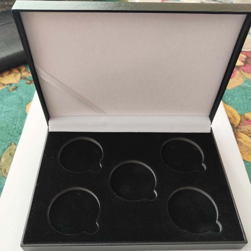 Vinyl boxes 6 coins 2